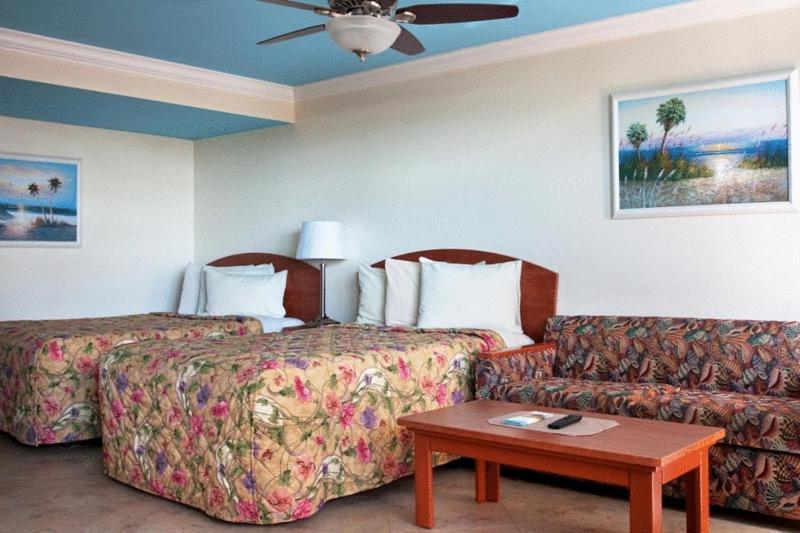 Plaza Beach Hotel - Beachfront Resort St. Pete Beach Room photo
