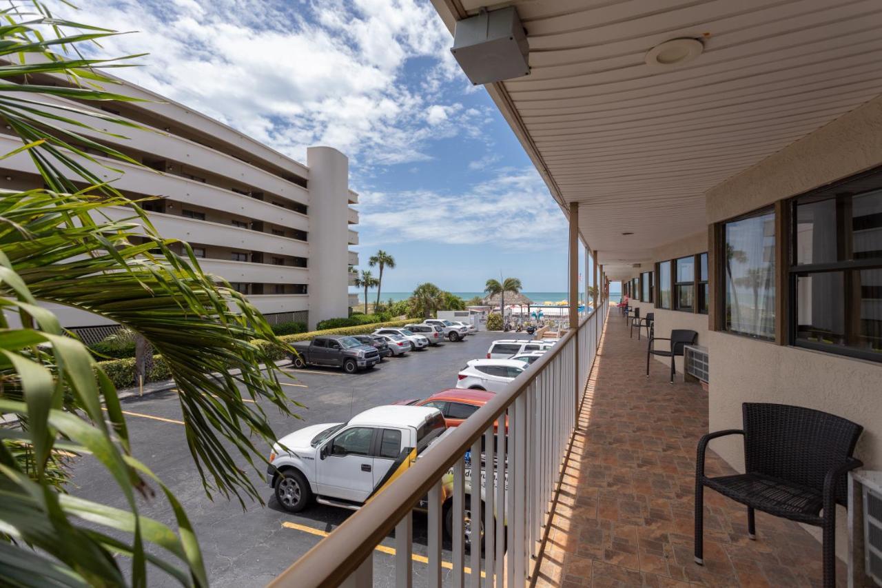 Plaza Beach Hotel - Beachfront Resort St. Pete Beach Exterior photo