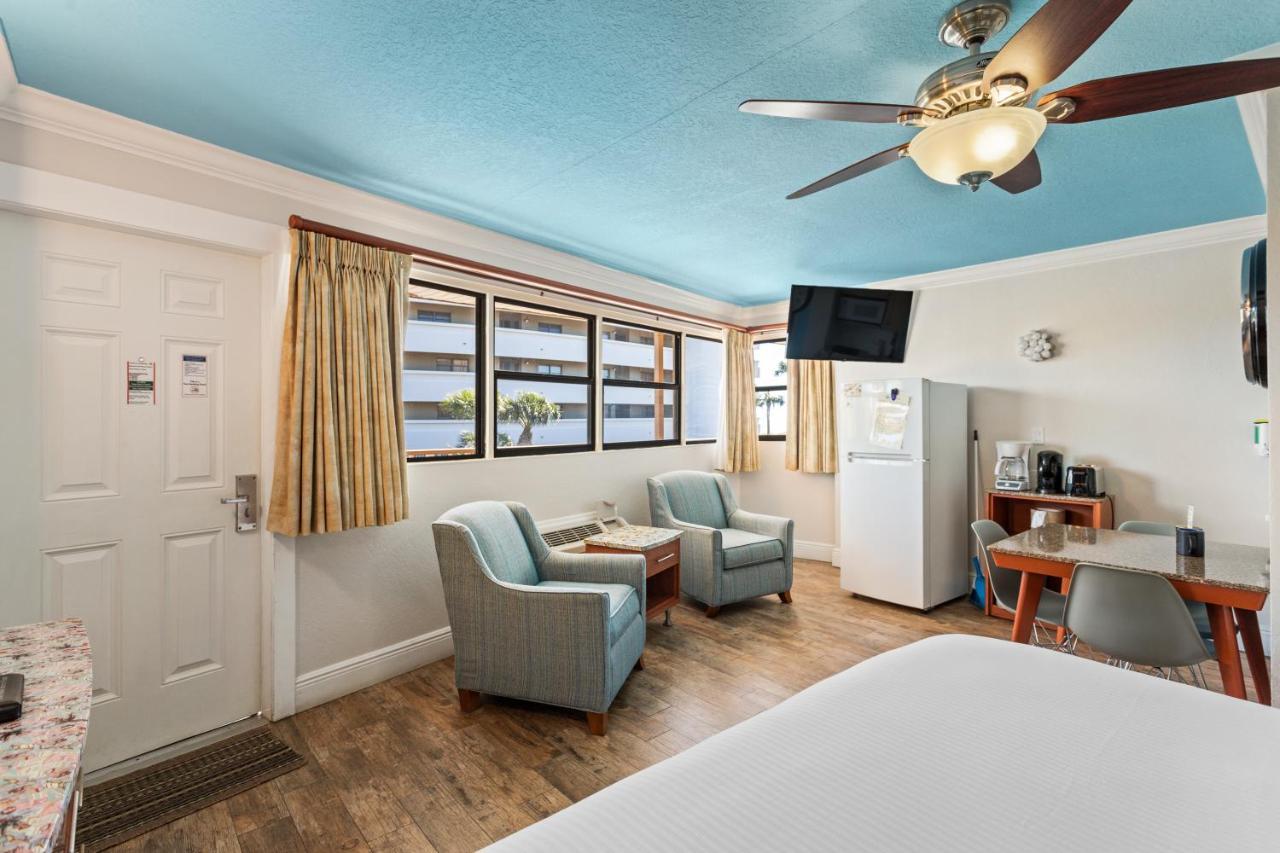 Plaza Beach Hotel - Beachfront Resort St. Pete Beach Exterior photo